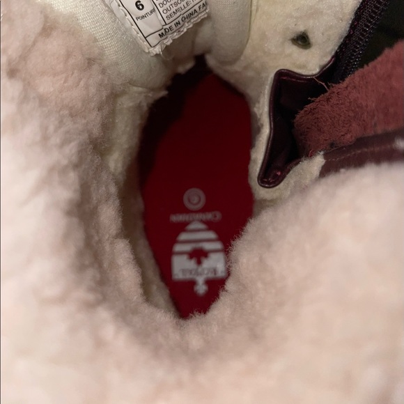 Royal Canadian Lethbridge Winter Boots - Picture 9 of 11